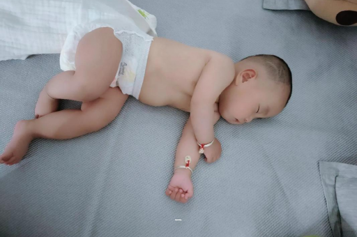 迁西宝宝脸上有白色斑块 迁西宝宝脸上有白色斑块